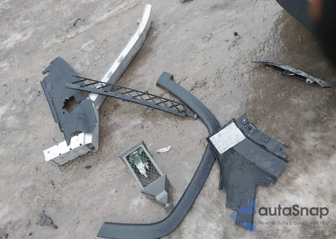 2018 Jeep Compass Latitude 4X4 z USA, uszkodzony, nr VIN 3C4NJDBB2JT434000